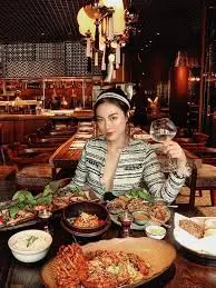 Quận 1 bùng nổ nhu cầu dịch vụ ẩm thực & đặt bàn cao cấp – khách hàng chuyển hướng tìm kiếm trải nghiệm tinh tế